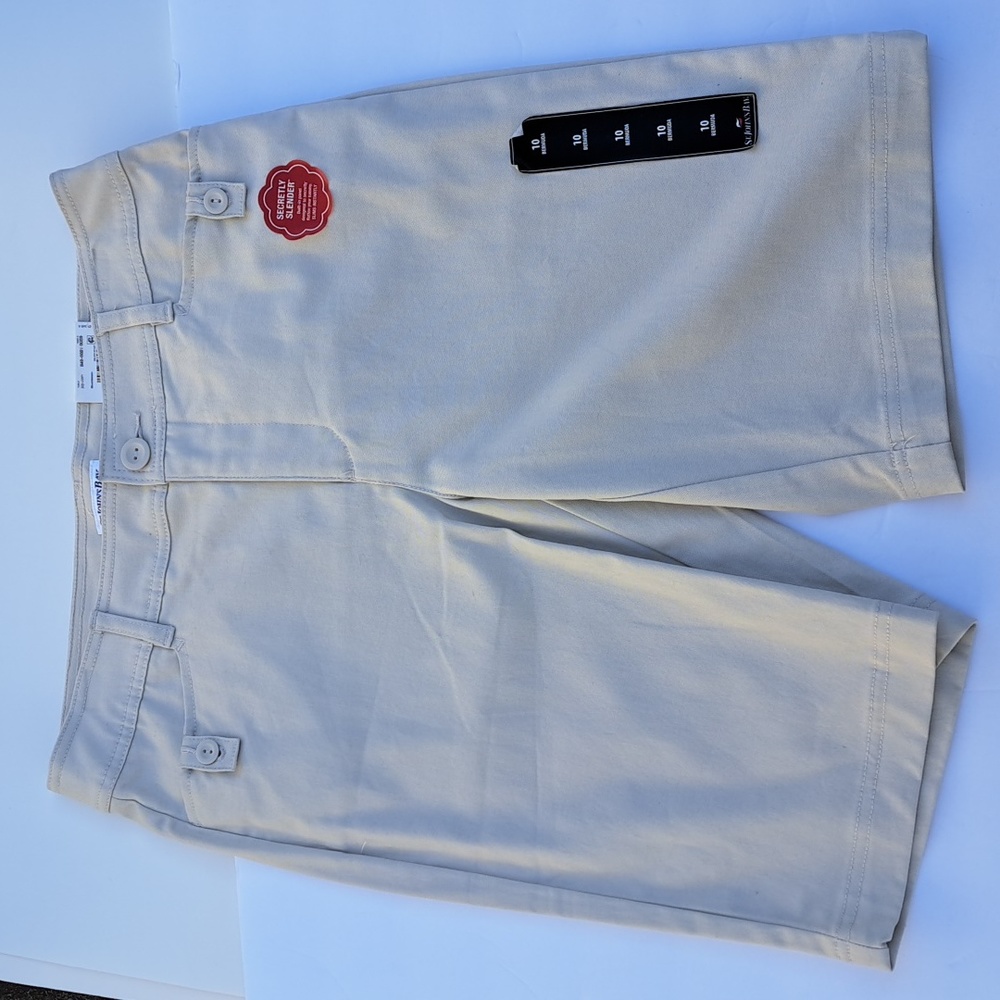 NWT Women’s St. John’s Bay SECRETLY SLENDER Bermuda Shorts Sz 10 Khaki